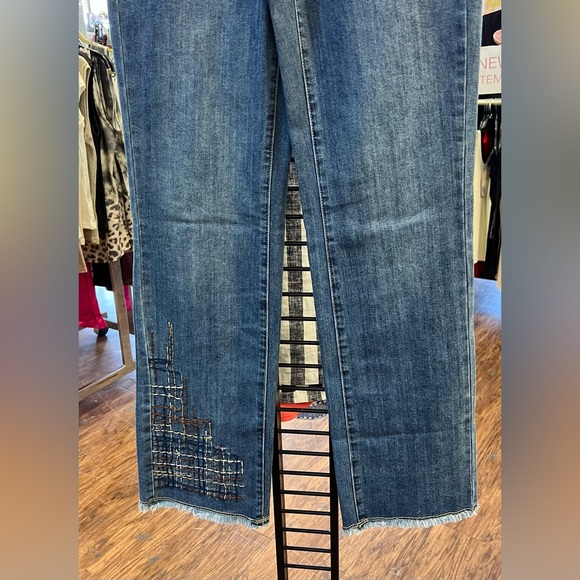 Charlie B wide flare leg embroidered New - Picture 3 of 4